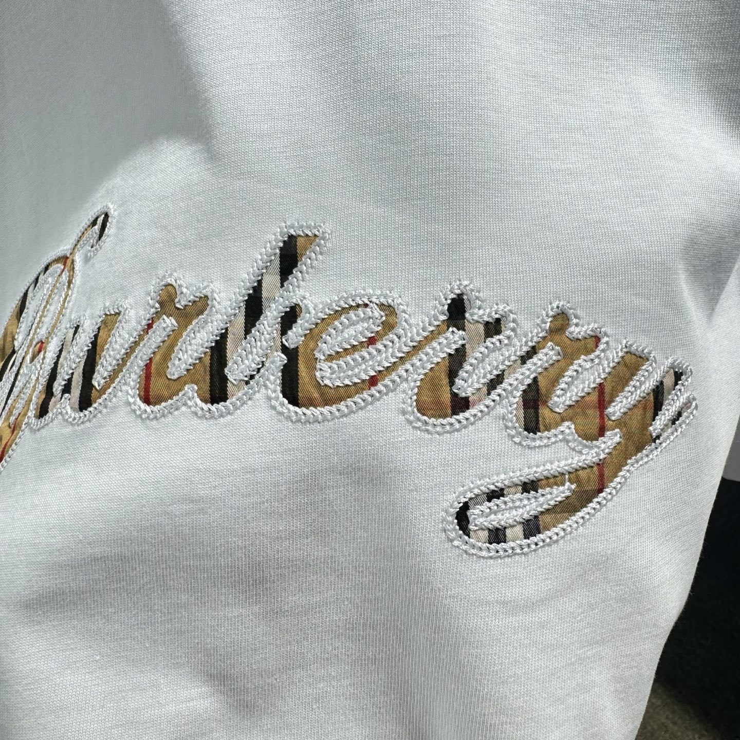 Burberry 26ss BBR巴宝莉早春新款圆领短袖 采用270克纯棉面料 重工贴布刺绣 下摆车章仔