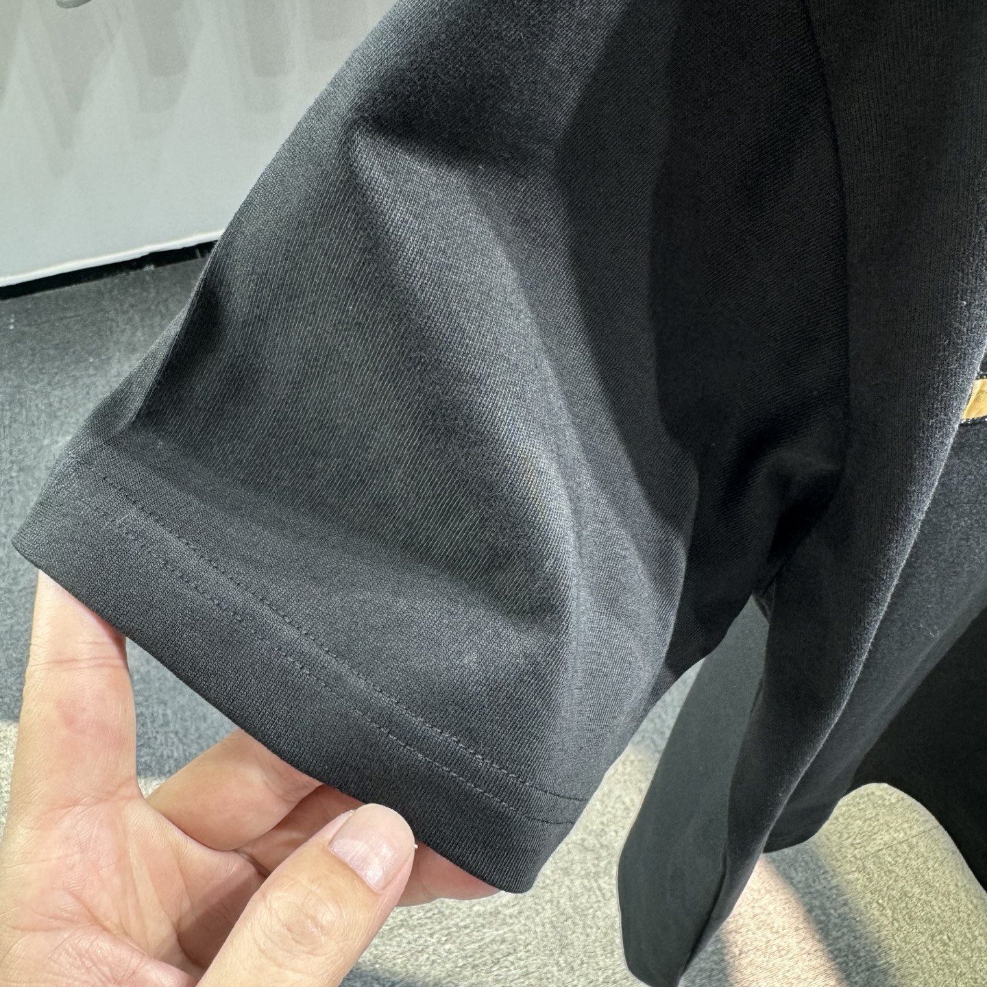 Burberry 26ss BBR巴宝莉早春新款圆领短袖 采用270克纯棉面料 重工贴布刺绣 下摆车章仔
