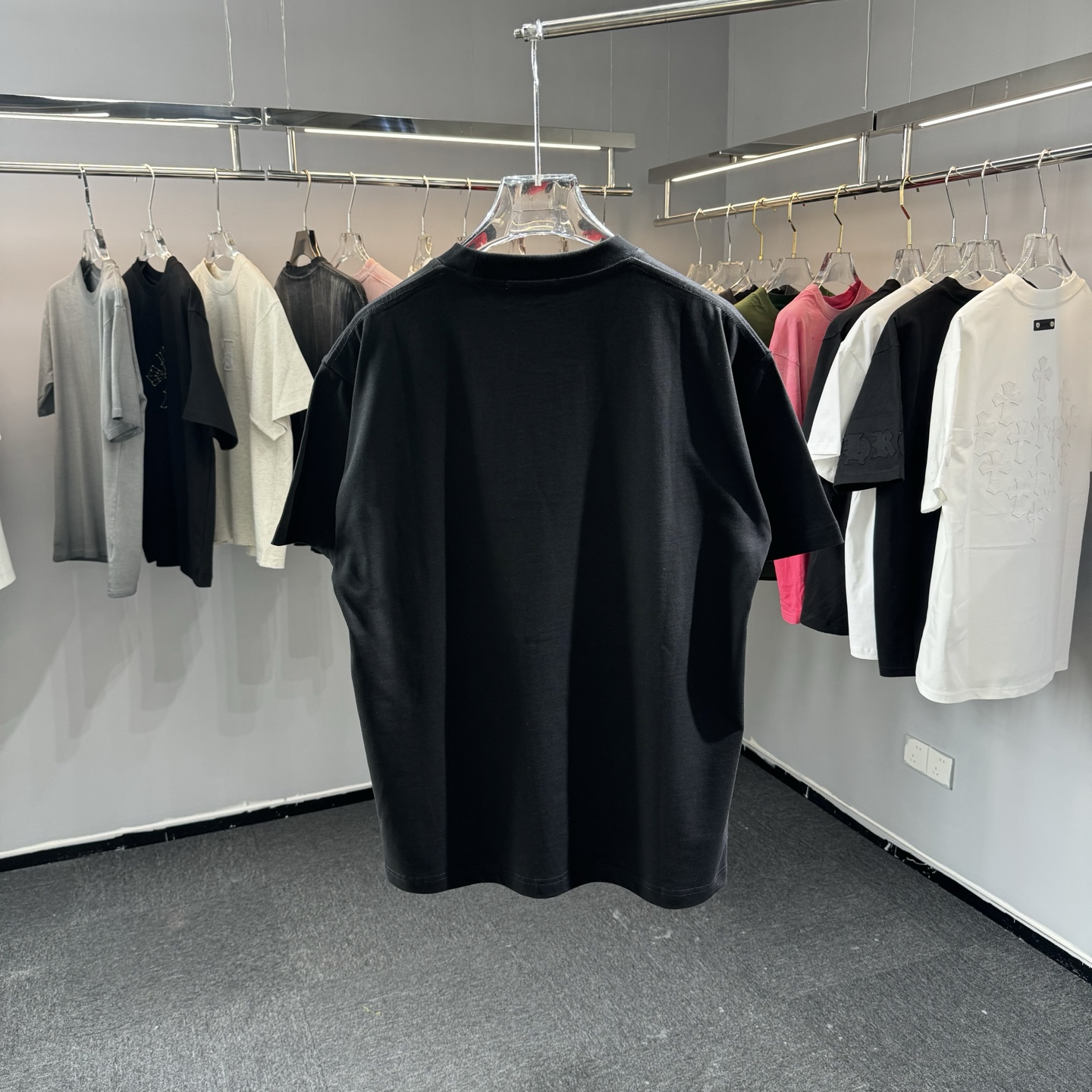 Burberry 26ss BBR巴宝莉早春新款圆领短袖 采用270克纯棉面料 重工贴布刺绣 下摆车章仔