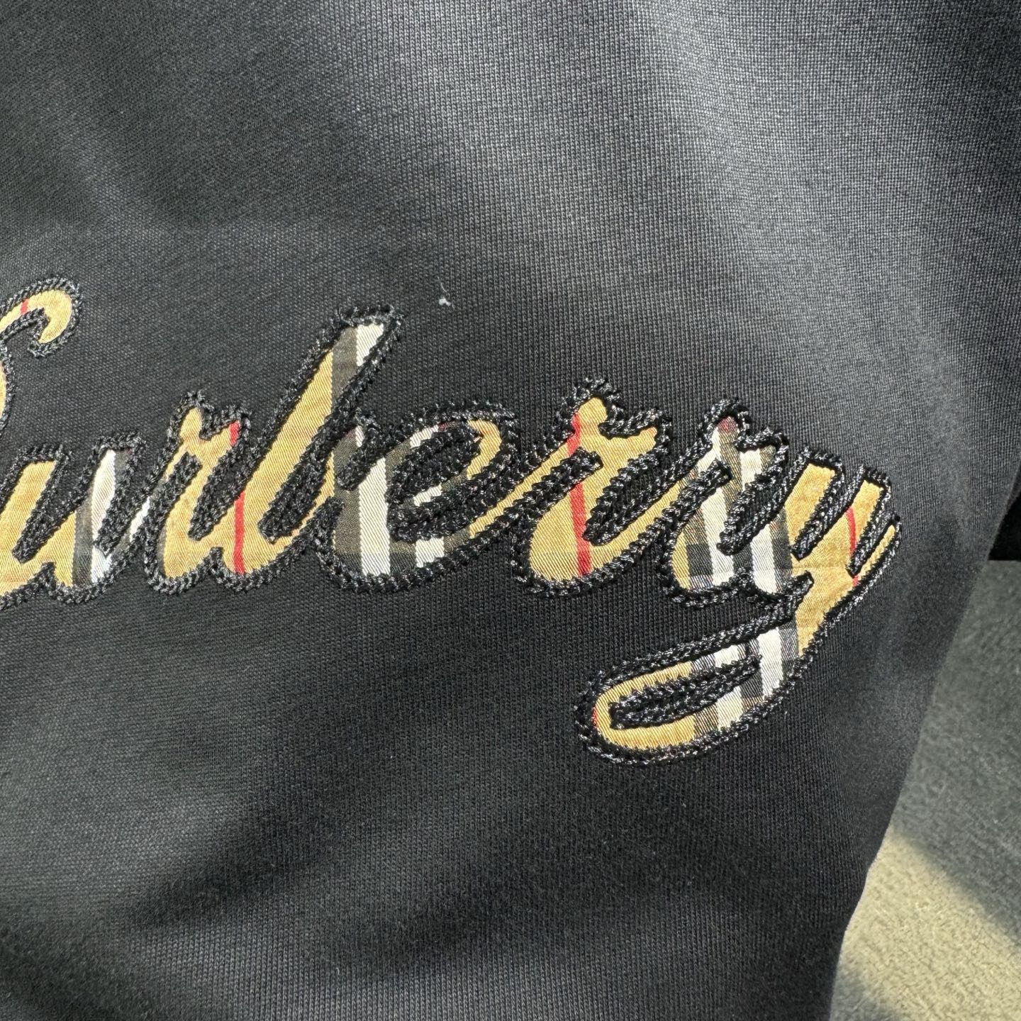 Burberry 26ss BBR巴宝莉早春新款圆领短袖 采用270克纯棉面料 重工贴布刺绣 下摆车章仔
