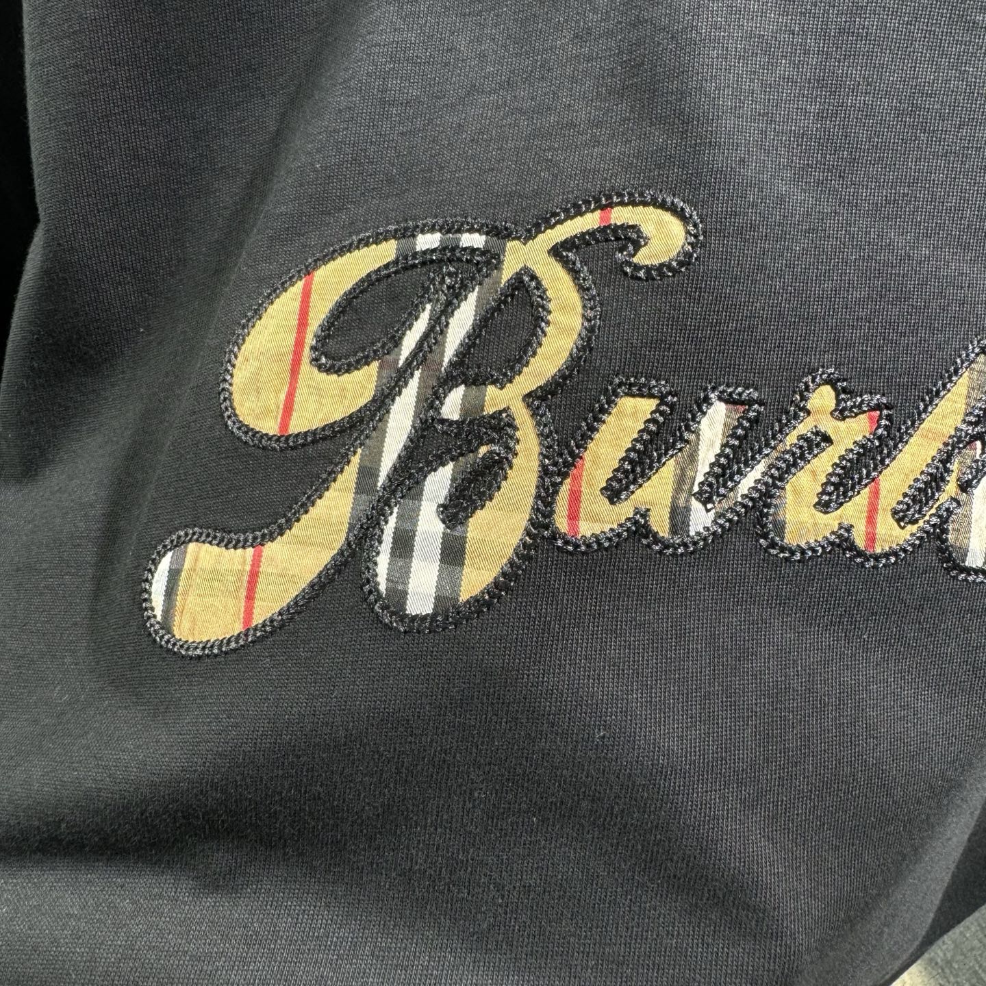 Burberry 26ss BBR巴宝莉早春新款圆领短袖 采用270克纯棉面料 重工贴布刺绣 下摆车章仔