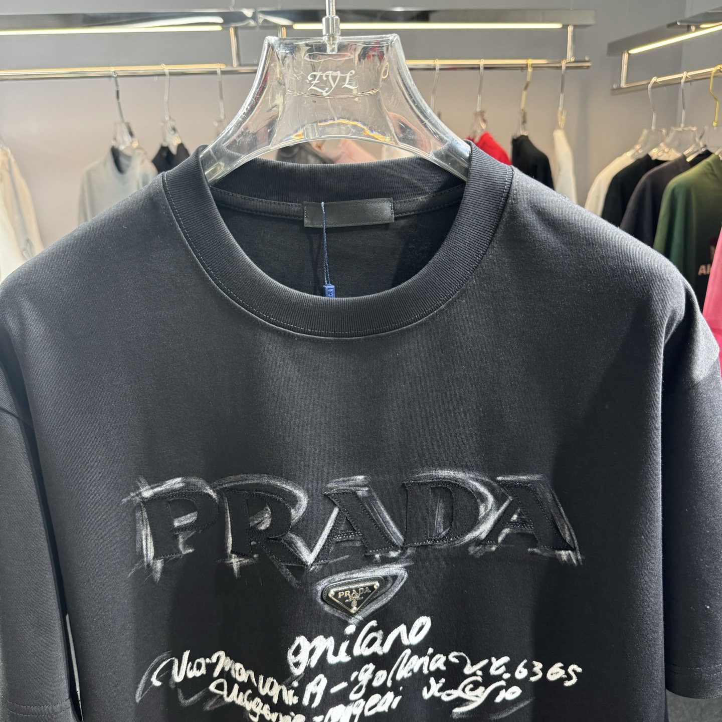 Burberry 26ss BBR巴宝莉早春新款圆领短袖 采用270克纯棉面料 重工贴布刺绣 下摆车章仔
