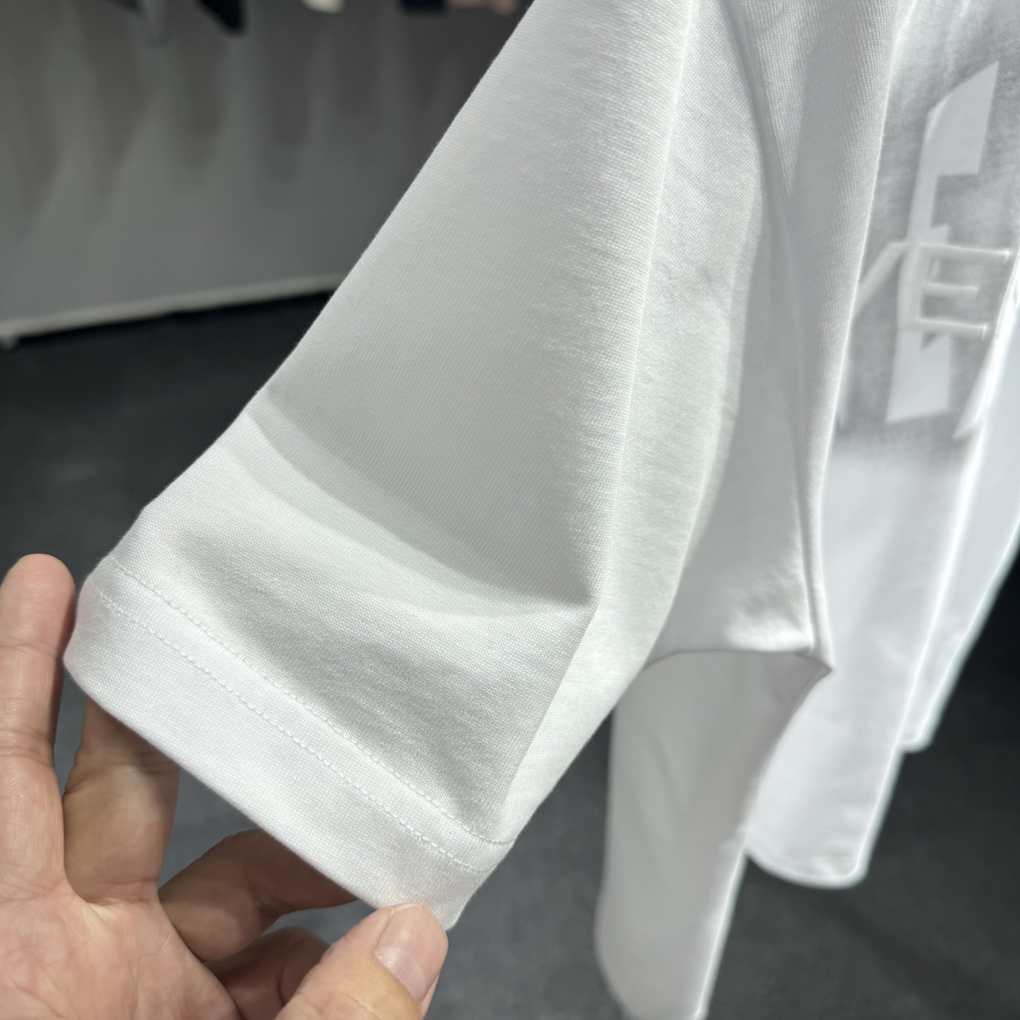 Givenchy 26ss GIV纪梵希 早春新款圆领短袖 采用270克纯棉面料 印花图案 立体绣花工艺