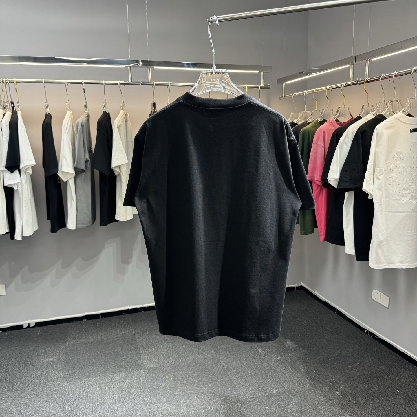 Givenchy 26ss GIV纪梵希 早春新款圆领短袖 采用270克纯棉面料 印花图案 立体绣花工艺