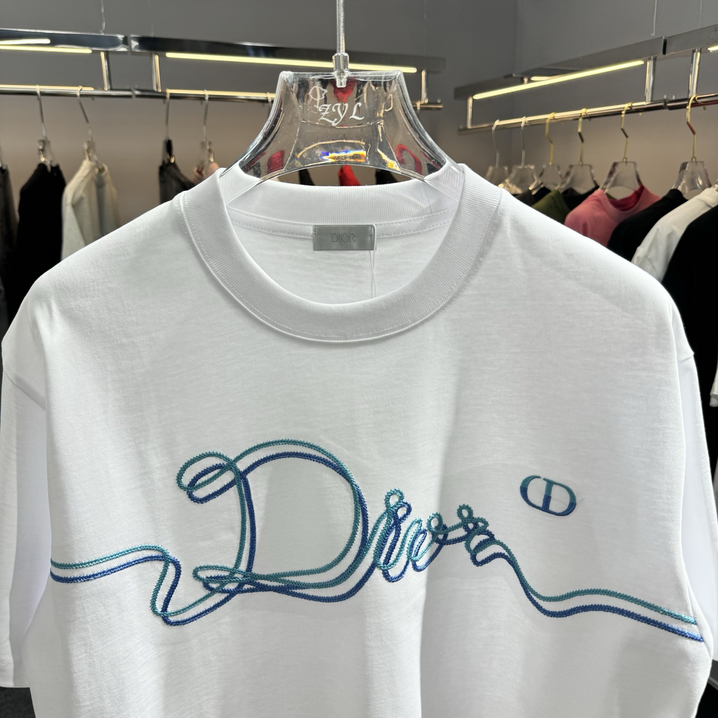 Dior 26ss Dior迪奥 早春新款圆领短袖 采用270克纯棉面料 锁链绣花工艺