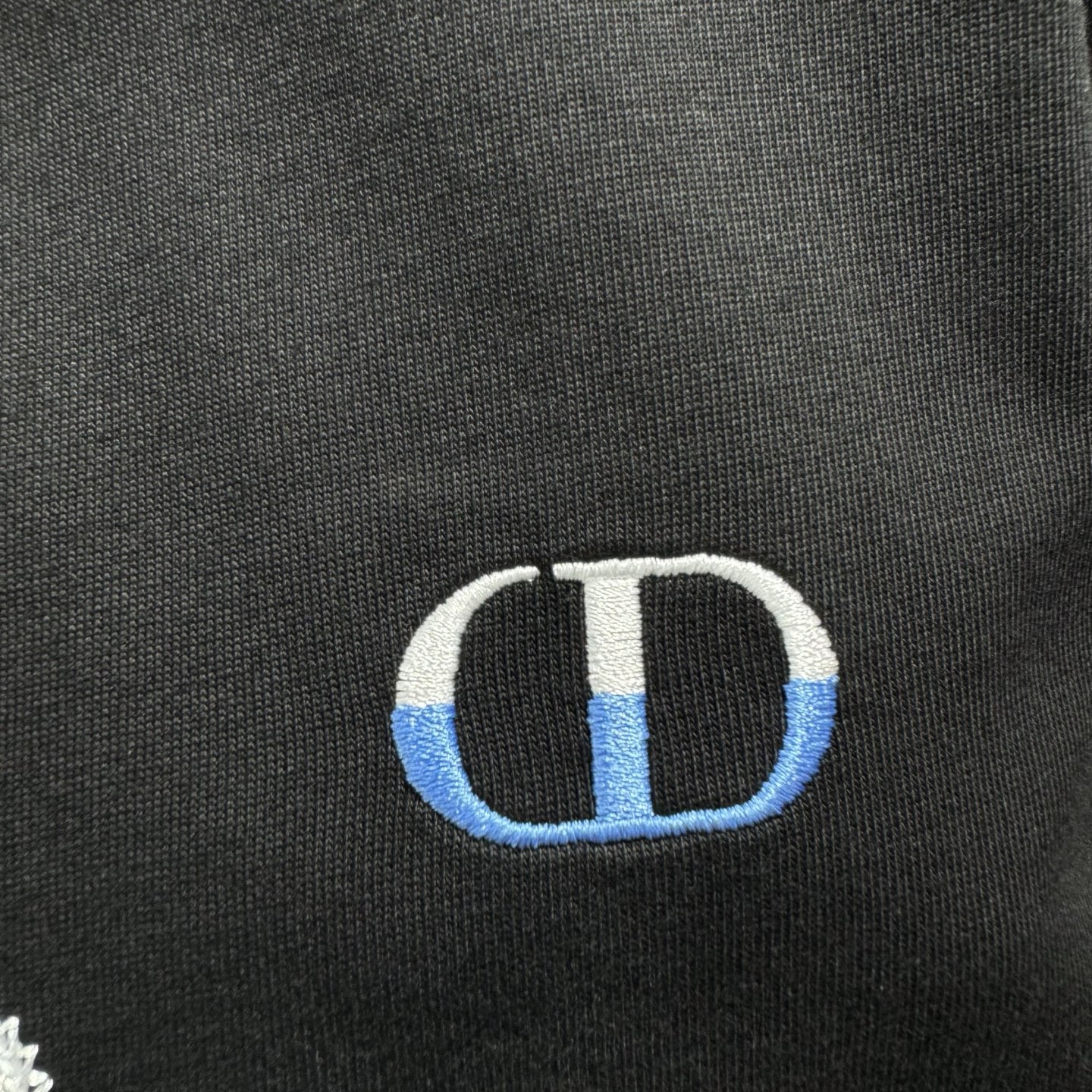 Dior 26ss Dior迪奥 早春新款圆领短袖 采用270克纯棉面料 锁链绣花工艺
