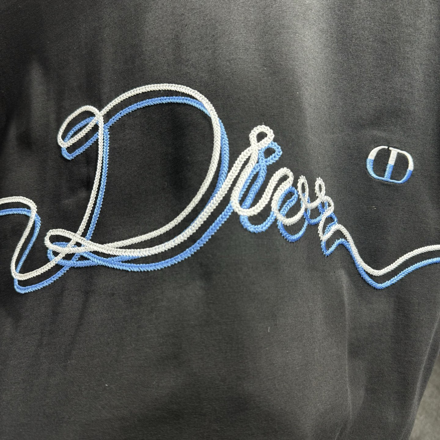 Dior 26ss Dior迪奥 早春新款圆领短袖 采用270克纯棉面料 锁链绣花工艺