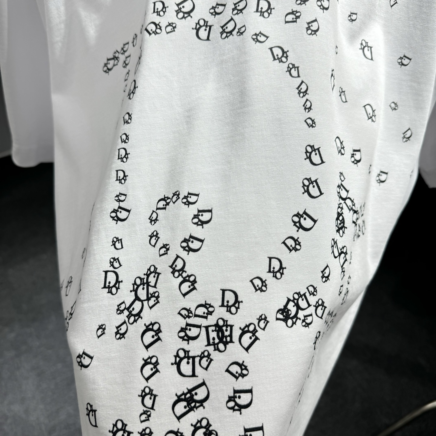 Dior 26ss Dior迪奥 早春新款圆领短袖 采用270克纯棉面料 网点印花 字母绣花工艺