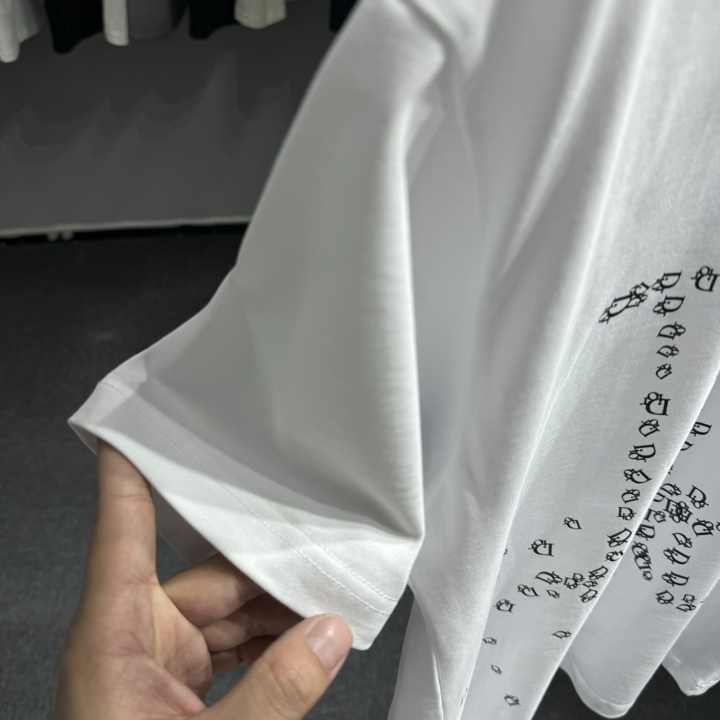 Dior 26ss Dior迪奥 早春新款圆领短袖 采用270克纯棉面料 网点印花 字母绣花工艺