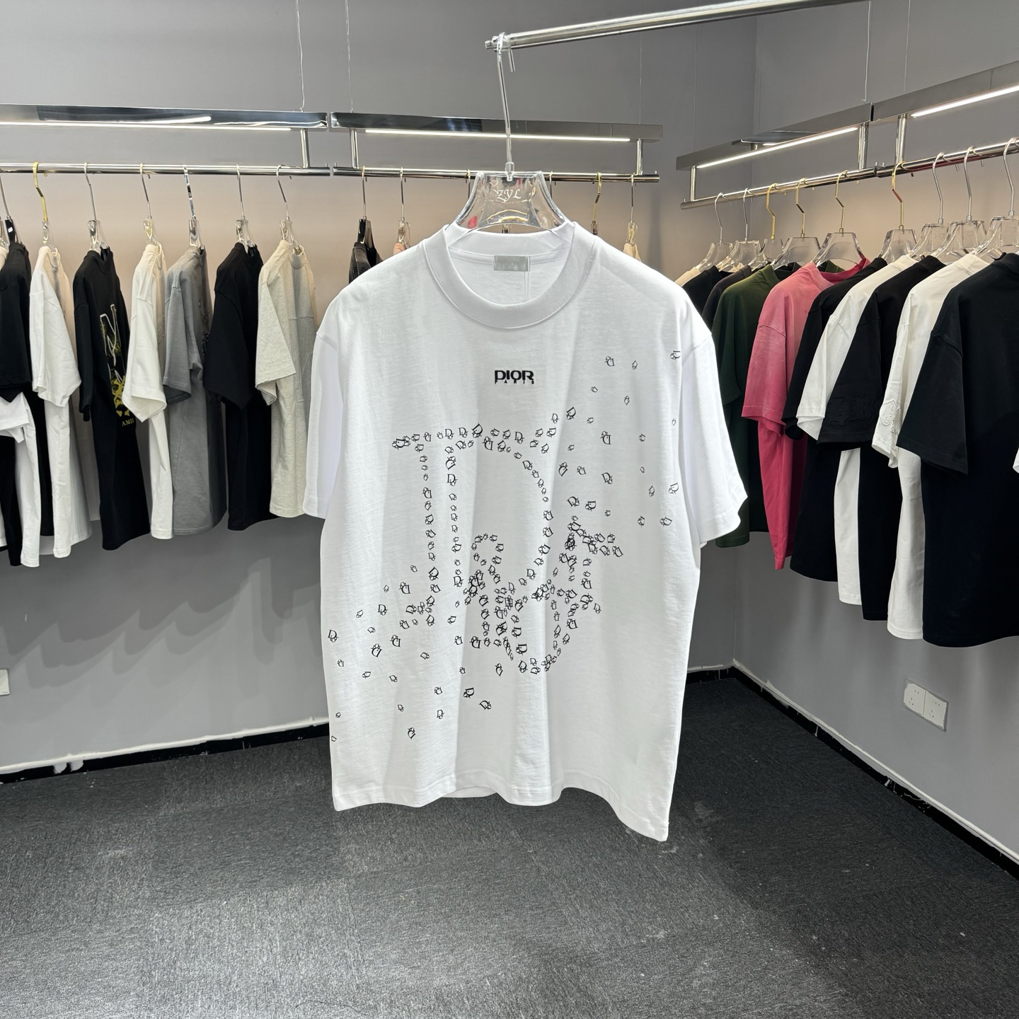 Dior 26ss Dior迪奥 早春新款圆领短袖 采用270克纯棉面料 网点印花 字母绣花工艺