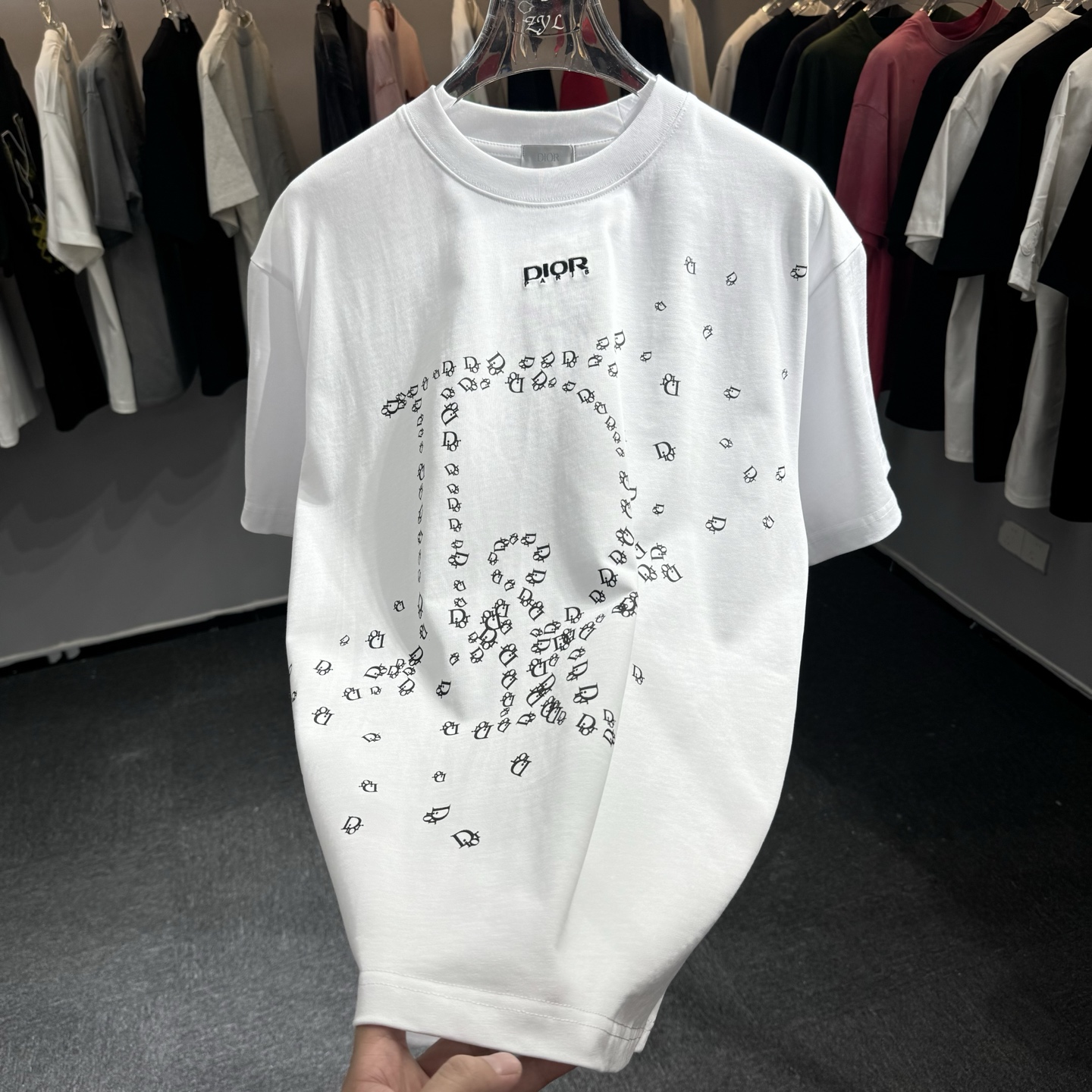 Dior 26ss Dior迪奥 早春新款圆领短袖 采用270克纯棉面料 网点印花 字母绣花工艺