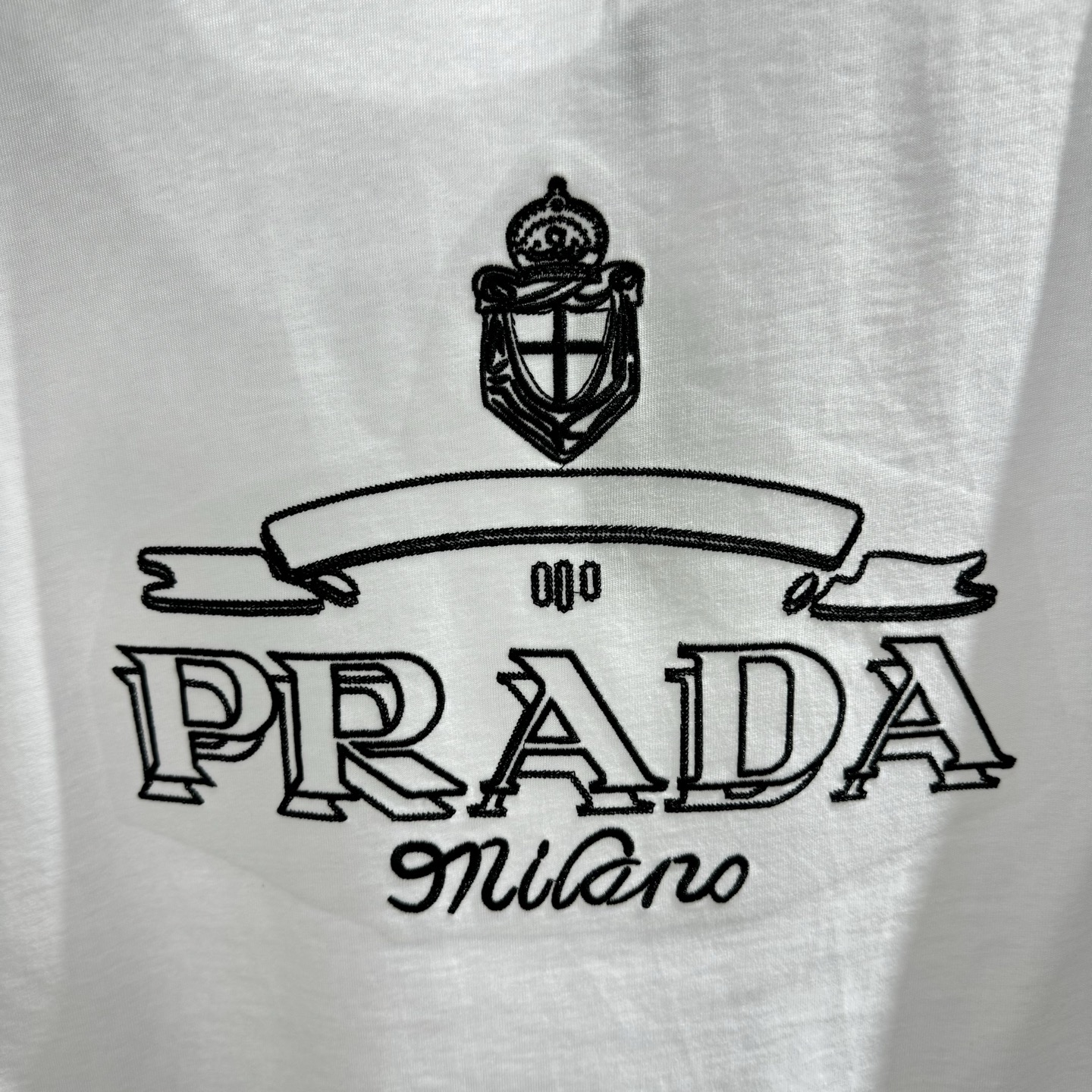 Prada 26ss Prada普拉达 早春新款圆领短袖 采用270克纯棉面料 重工挨针 锁链绣