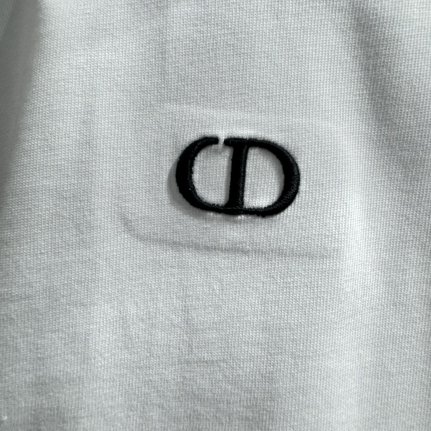 Dior 26ss Dior迪奥 早春新款圆领短袖 采用270克纯棉面料 胸前CD绣花 两边袖子印花