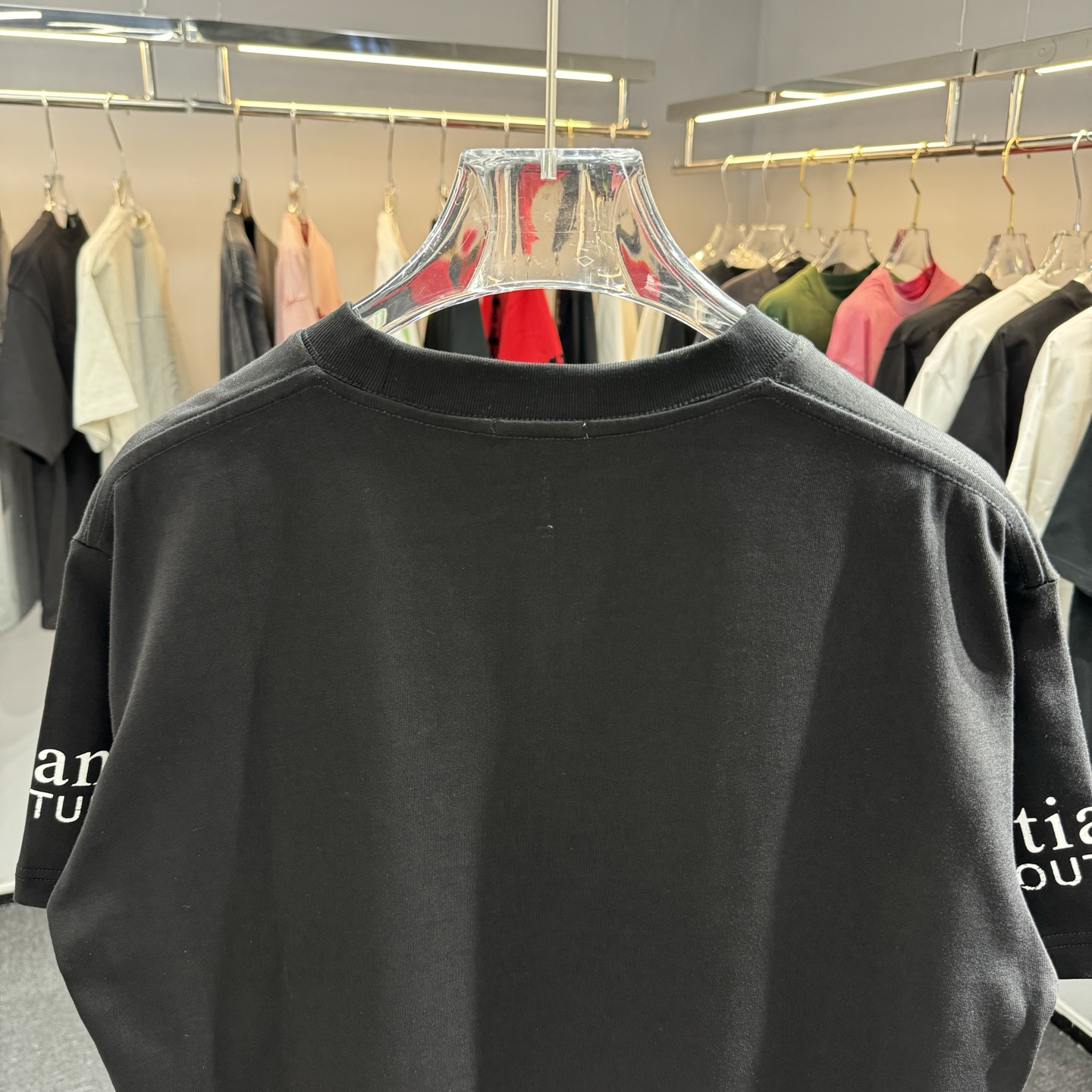 Dior 26ss Dior迪奥 早春新款圆领短袖 采用270克纯棉面料 胸前CD绣花 两边袖子印花