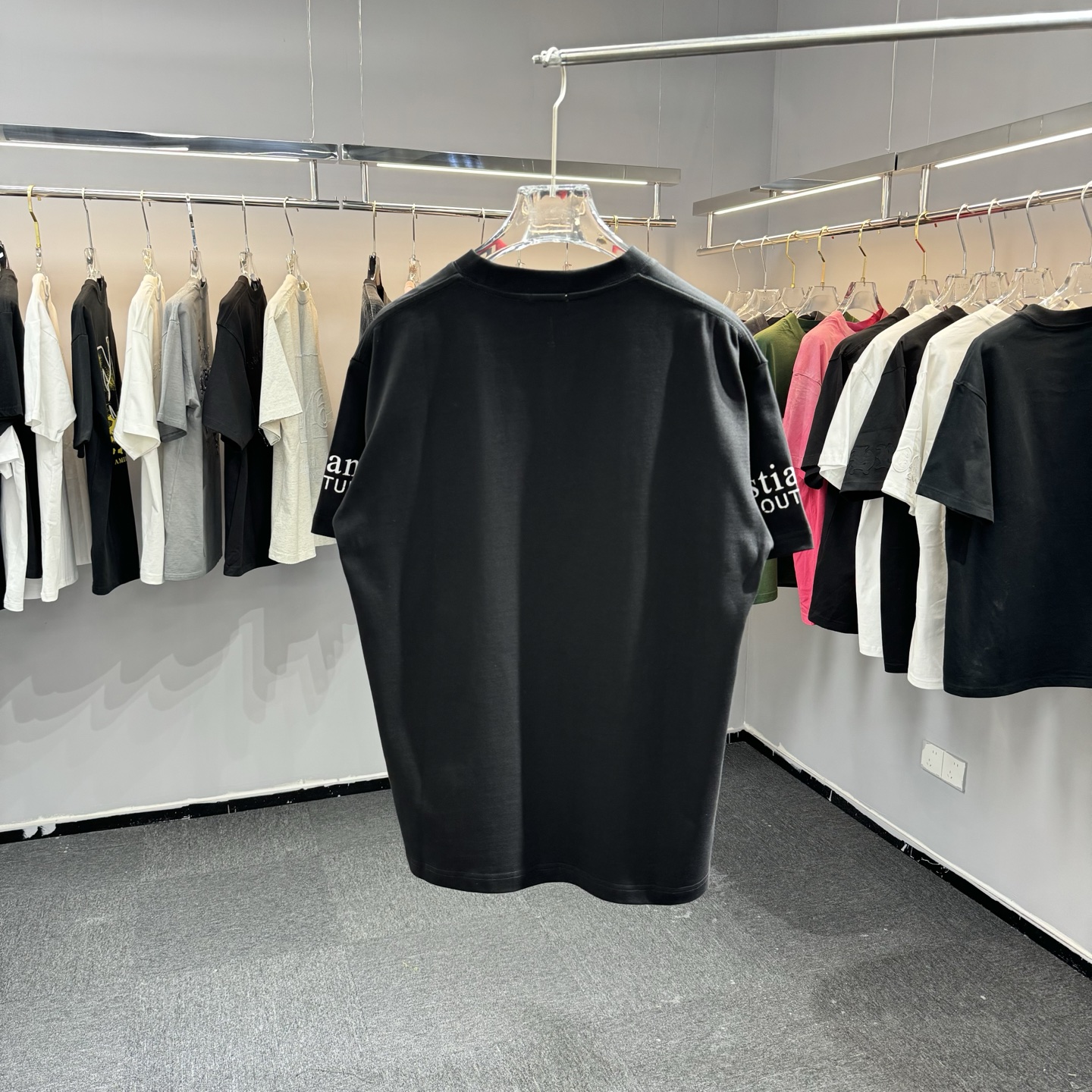 Dior 26ss Dior迪奥 早春新款圆领短袖 采用270克纯棉面料 胸前CD绣花 两边袖子印花