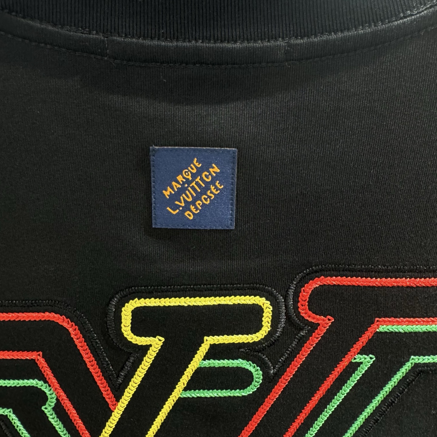 Louis Vuitton 26ss LV驴家 早春新款圆领短袖 采用270克纯棉面料 彩色锁链绣花工艺