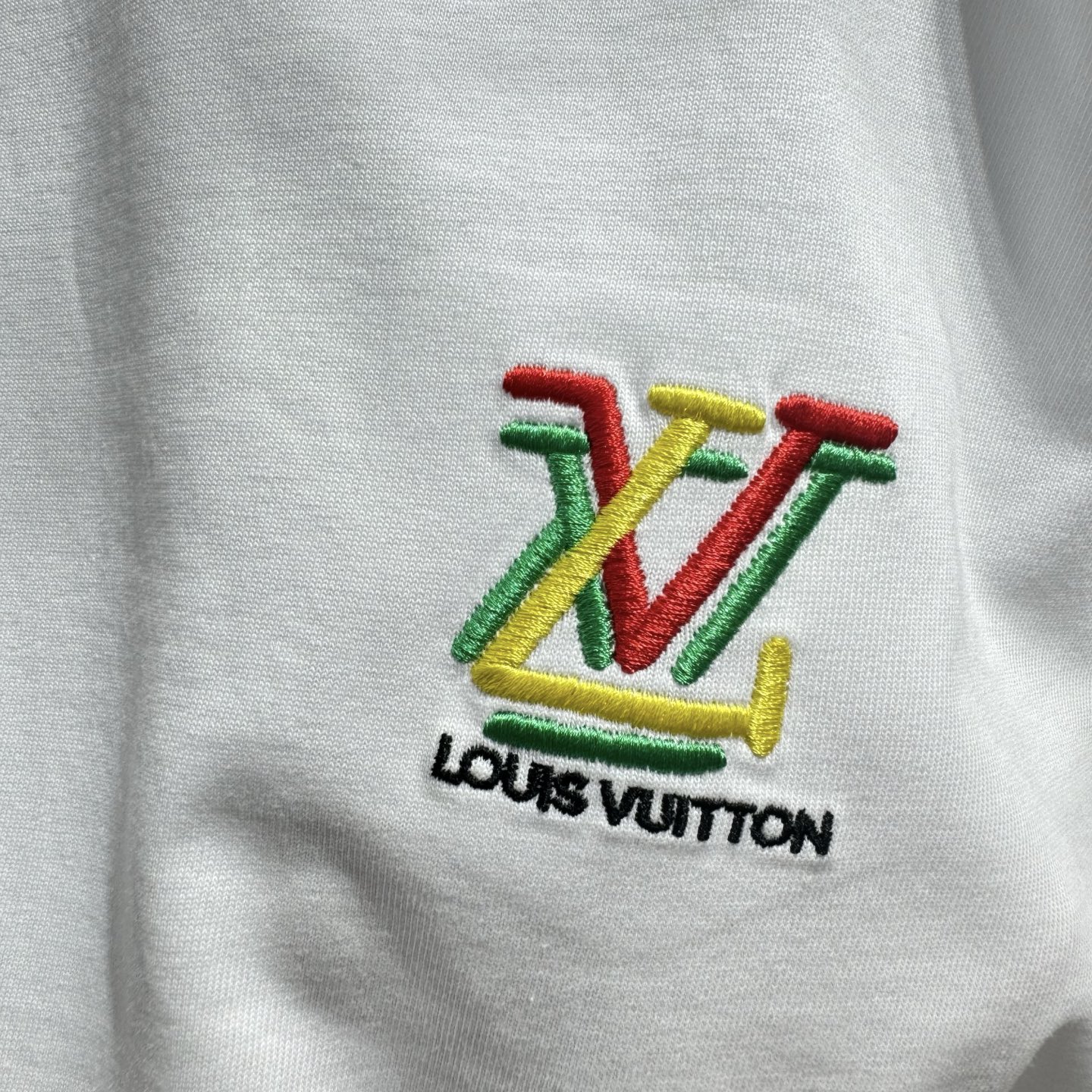 Louis Vuitton 26ss LV驴家 早春新款圆领短袖 采用270克纯棉面料 彩色锁链绣花工艺