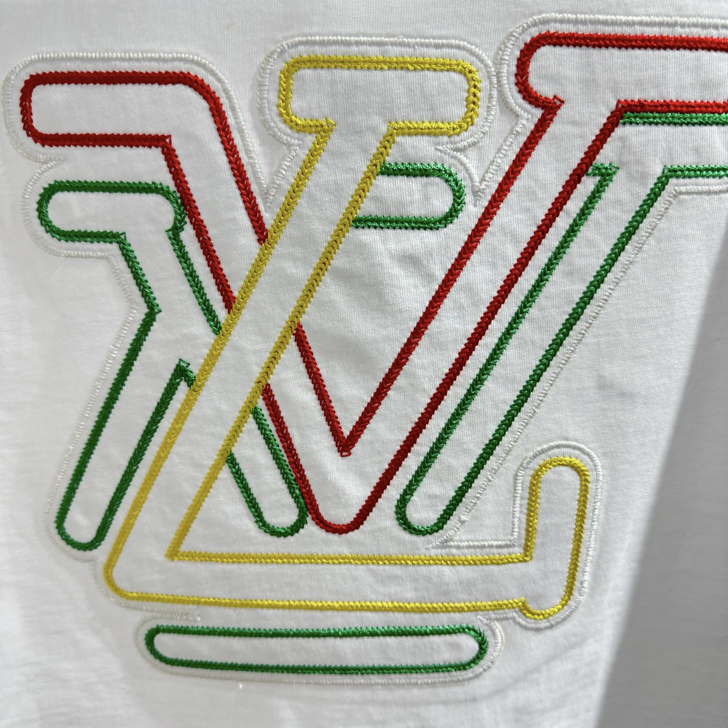 Louis Vuitton 26ss LV驴家 早春新款圆领短袖 采用270克纯棉面料 彩色锁链绣花工艺