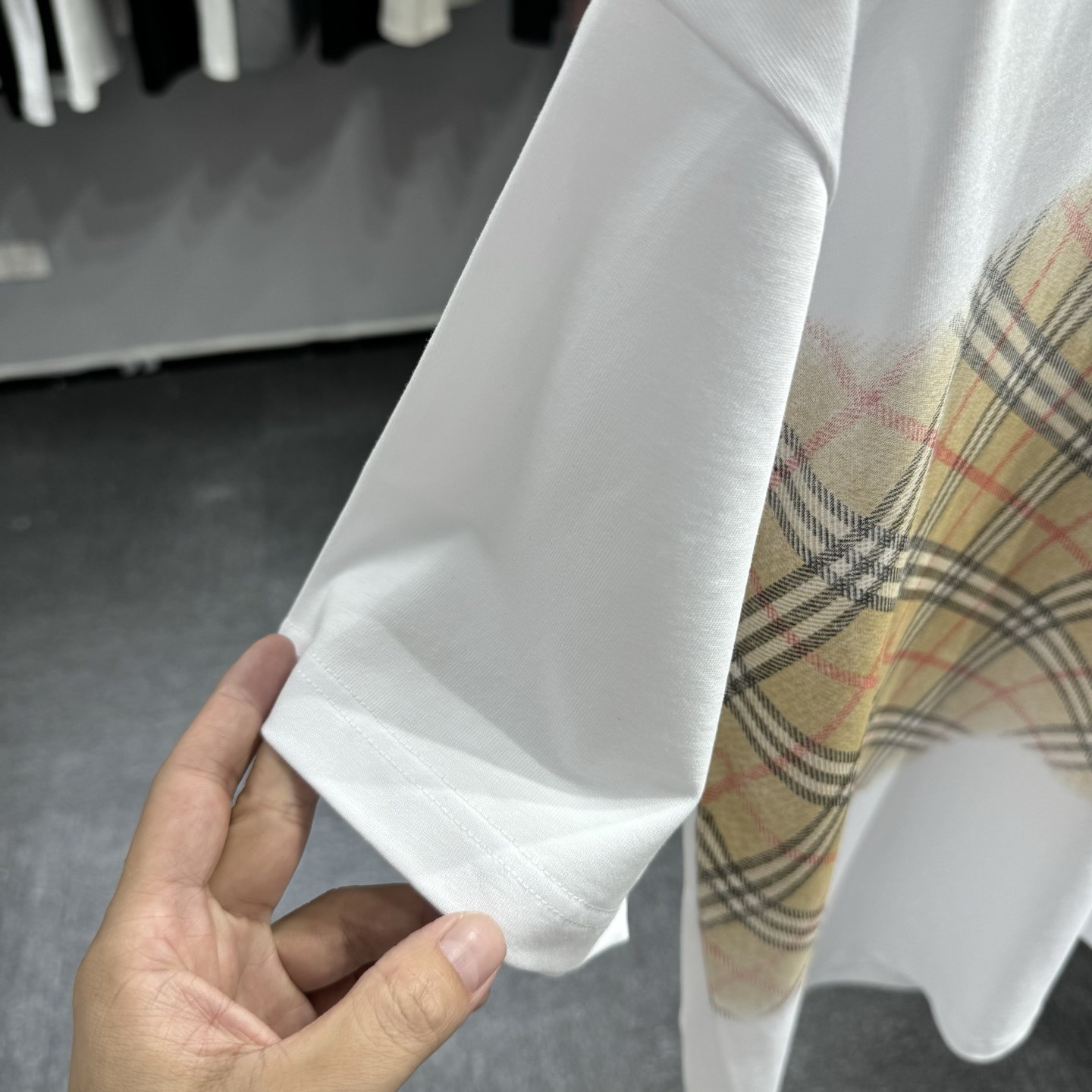 Burberry 26ss BBR巴宝莉 早春新款圆领短袖 采用270克纯棉面料 彩拔印花 战马刺绣