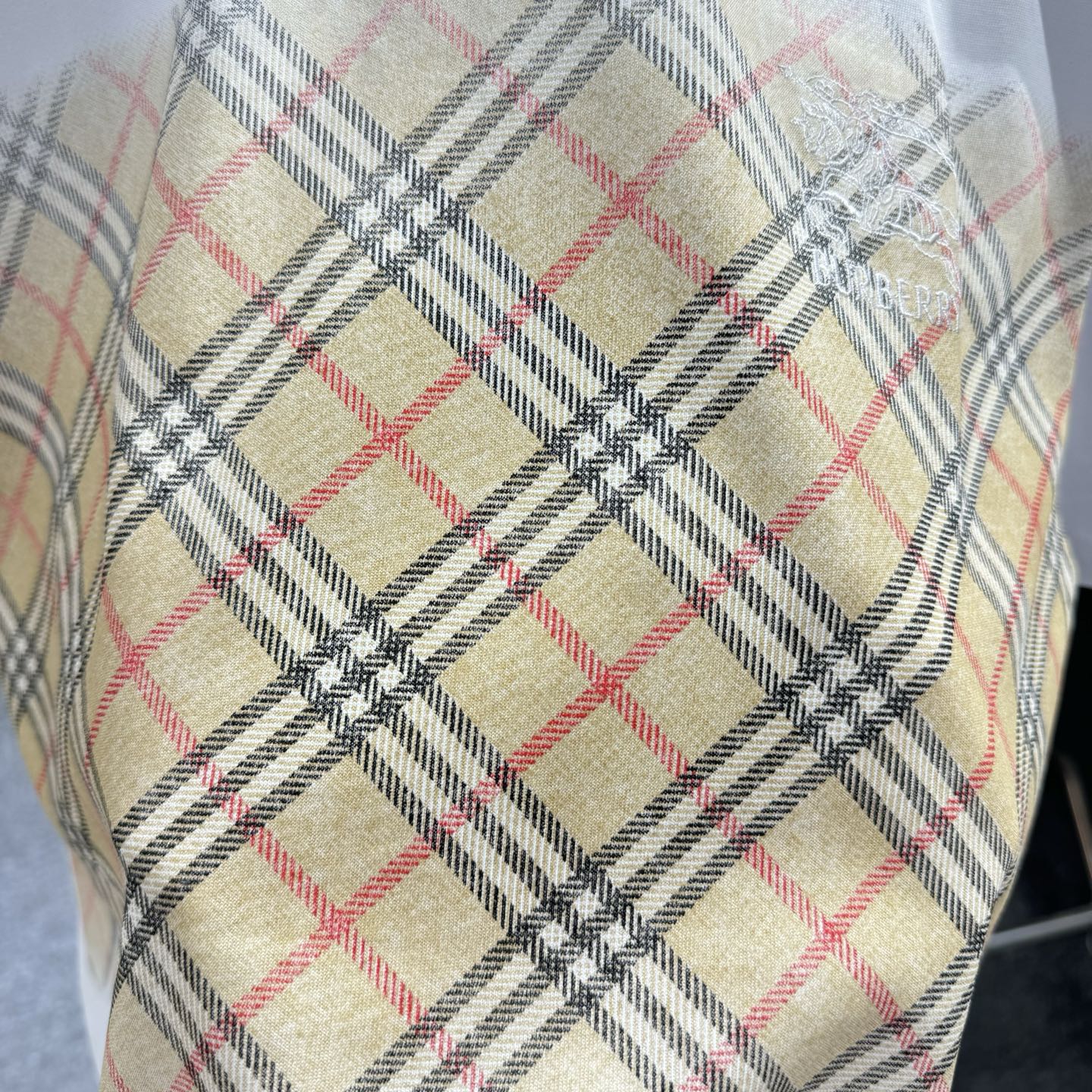 Burberry 26ss BBR巴宝莉 早春新款圆领短袖 采用270克纯棉面料 彩拔印花 战马刺绣