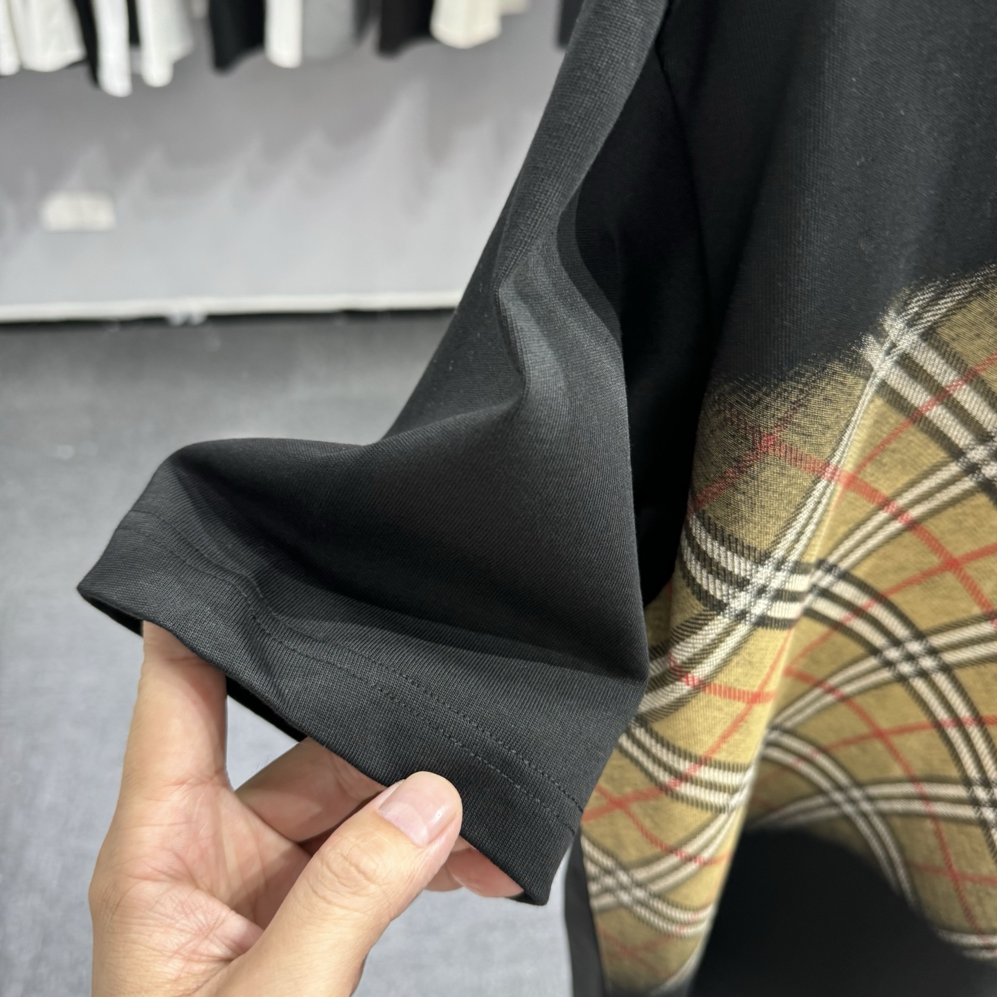 Burberry 26ss BBR巴宝莉 早春新款圆领短袖 采用270克纯棉面料 彩拔印花 战马刺绣