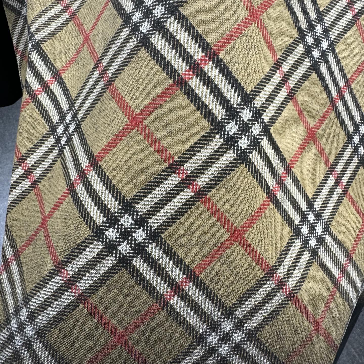 Burberry 26ss BBR巴宝莉 早春新款圆领短袖 采用270克纯棉面料 彩拔印花 战马刺绣