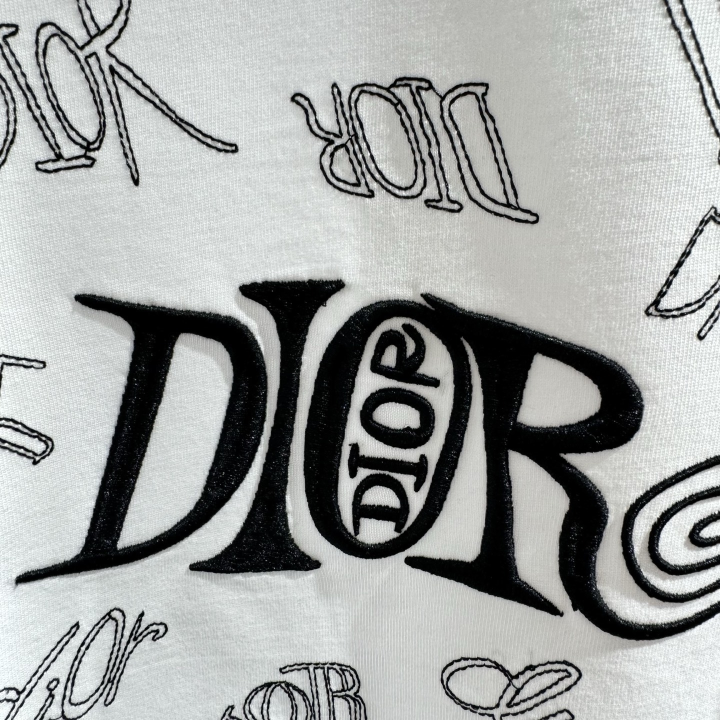 Dior 26ss Dior迪奥 早春新款圆领短袖 采用270克纯棉面料 立体英文字母绣花