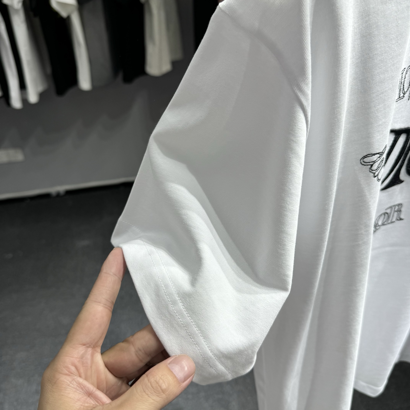 Dior 26ss Dior迪奥 早春新款圆领短袖 采用270克纯棉面料 立体英文字母绣花