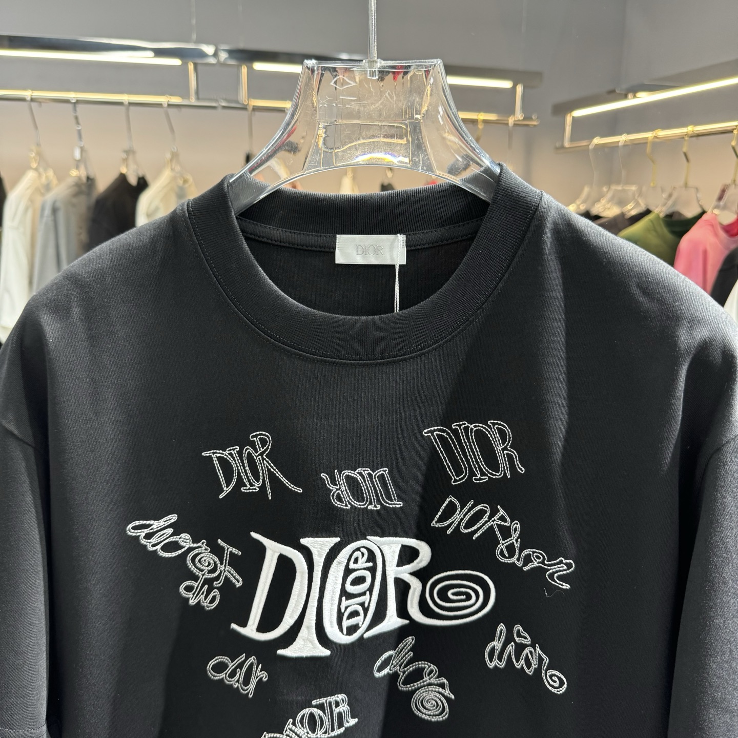 Dior 26ss Dior迪奥 早春新款圆领短袖 采用270克纯棉面料 立体英文字母绣花