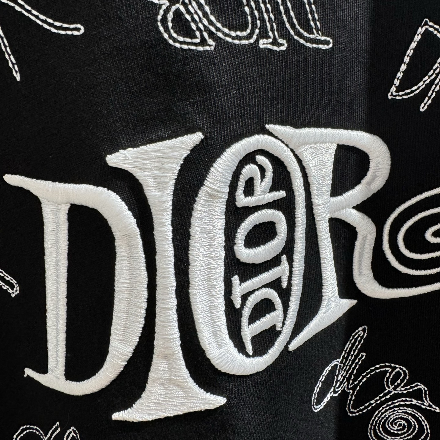 Dior 26ss Dior迪奥 早春新款圆领短袖 采用270克纯棉面料 立体英文字母绣花