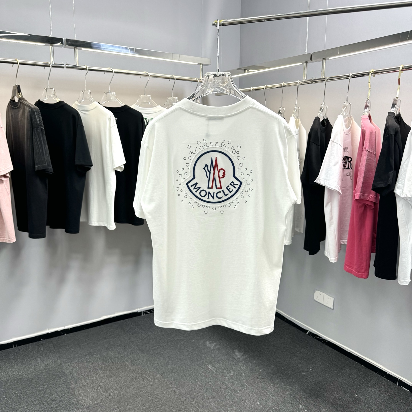 Moncler Moncler 蒙口2026ss春夏新款 270克双纱纯棉面料 圆领短袖 重工中空绣花