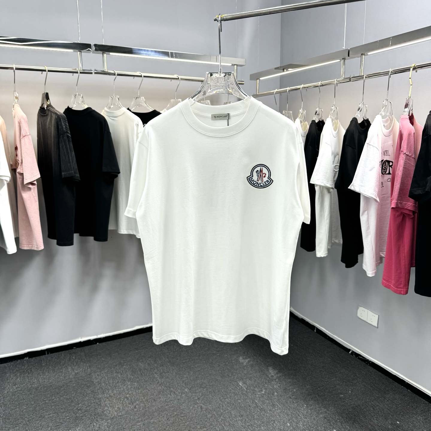 Moncler Moncler 蒙口2026ss春夏新款 270克双纱纯棉面料 圆领短袖 重工中空绣花
