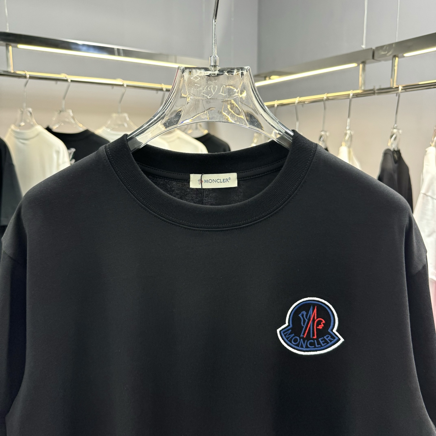 Moncler Moncler 蒙口2026ss春夏新款 270克双纱纯棉面料 圆领短袖 重工中空绣花
