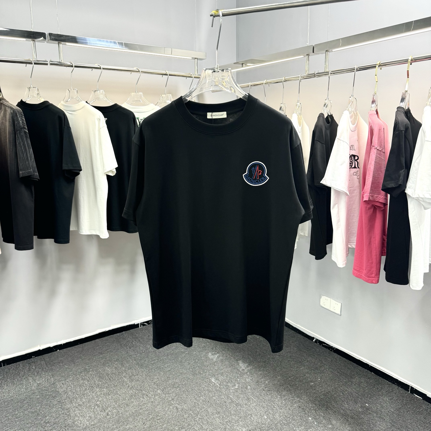 Moncler Moncler 蒙口2026ss春夏新款 270克双纱纯棉面料 圆领短袖 重工中空绣花