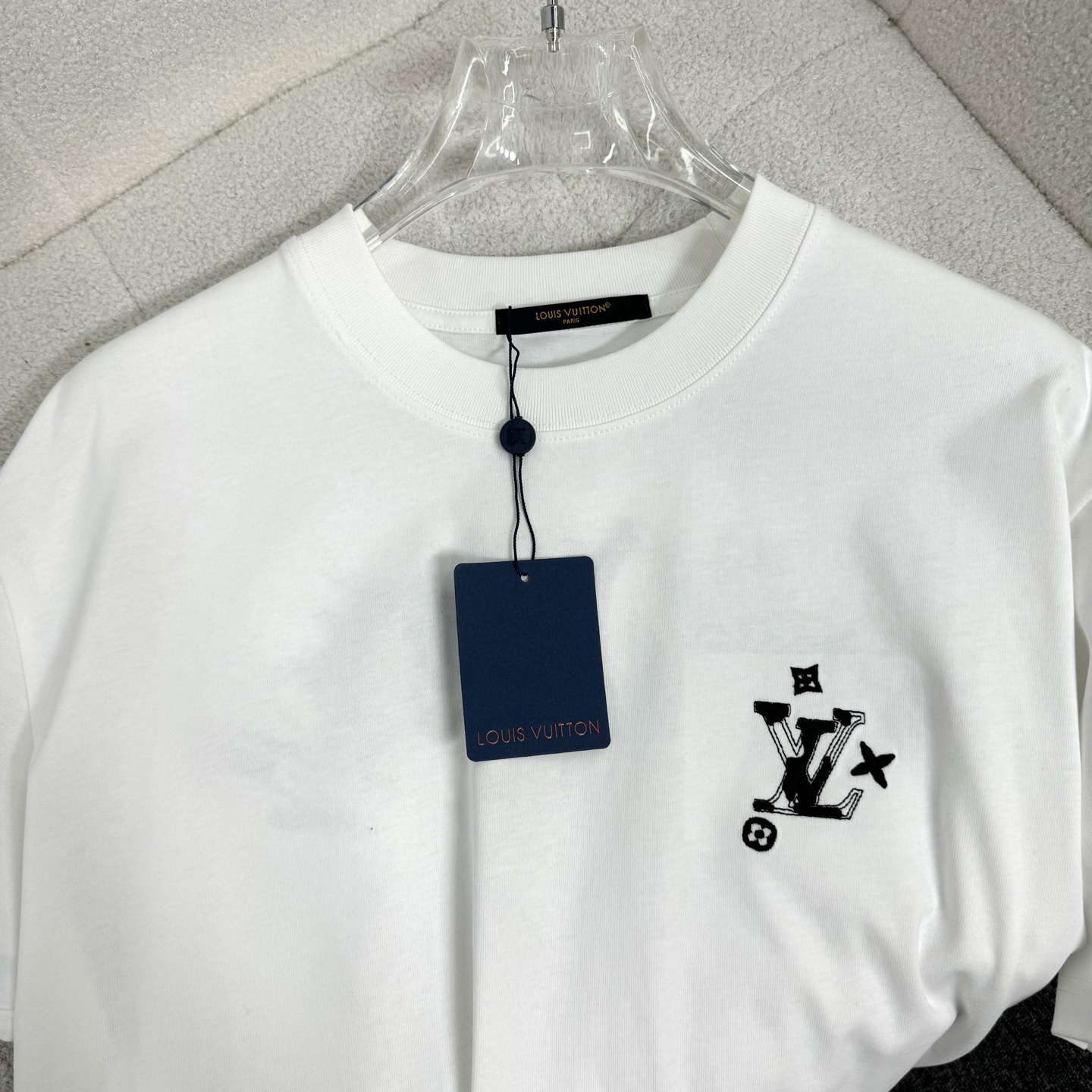 Louis Vuitton 26ss LV 驴家早春新款圆领短袖 采用270克纯棉面料 单针立体绣花工艺 细节满满