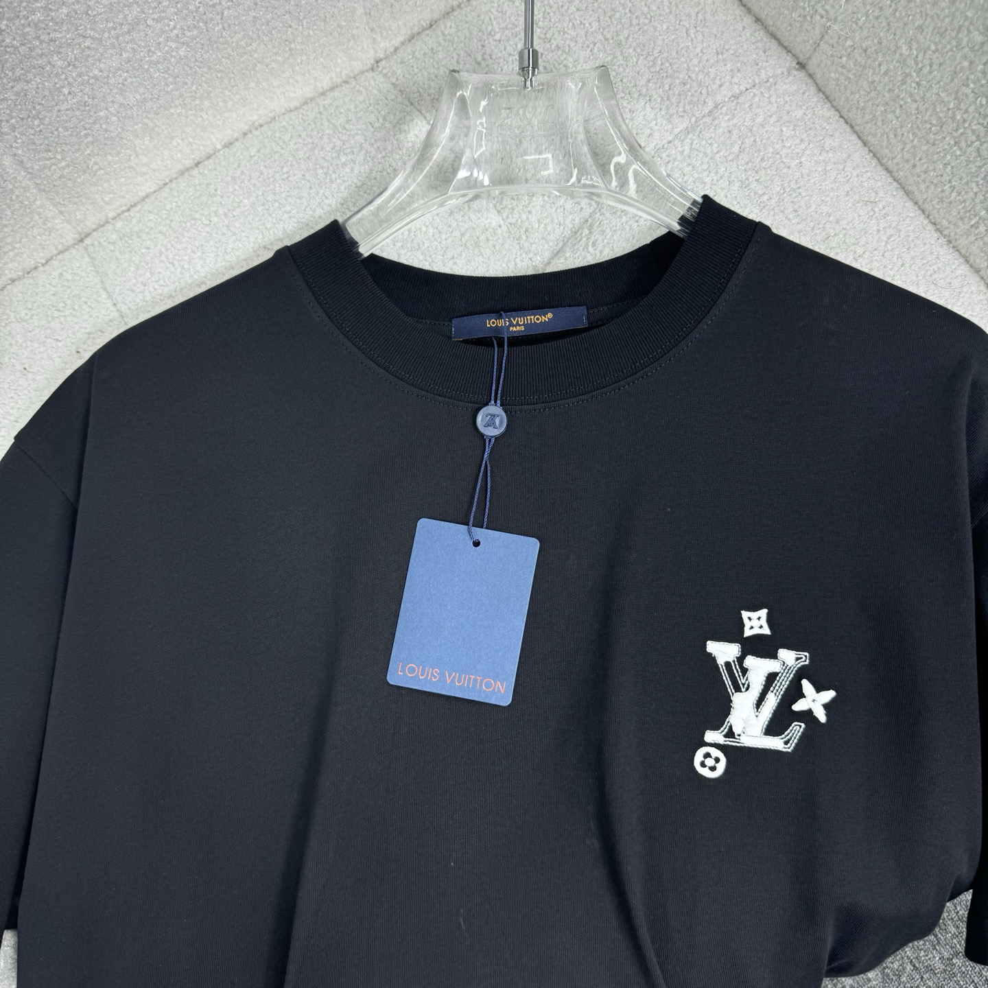 Louis Vuitton 26ss LV 驴家早春新款圆领短袖 采用270克纯棉面料 单针立体绣花工艺 细节满满