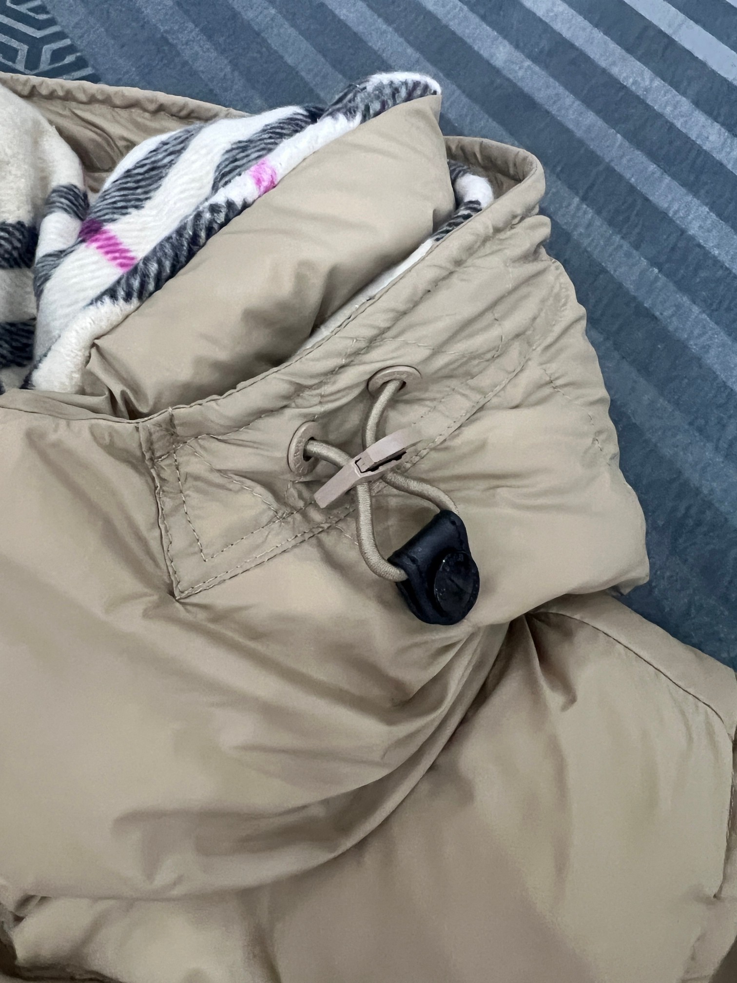 Guangzhou high-version Burberry Winter Tongyu same-style down jacket. Colors: Black. Sizes: S to XXL.-Big cat