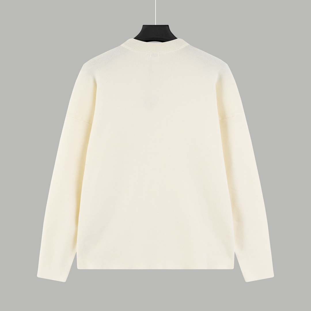 Loewe’s Zenium Hawk Collar Sweater: Soft, Smooth, Customizable Design with Unique Details - 图片 4