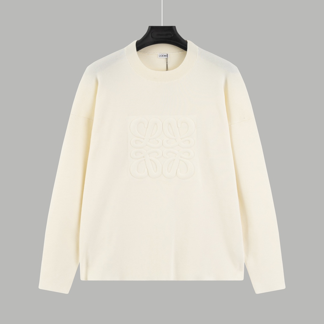 Loewe’s Zenium Hawk Collar Sweater: Soft, Smooth, Customizable Design with Unique Details - 图片 3