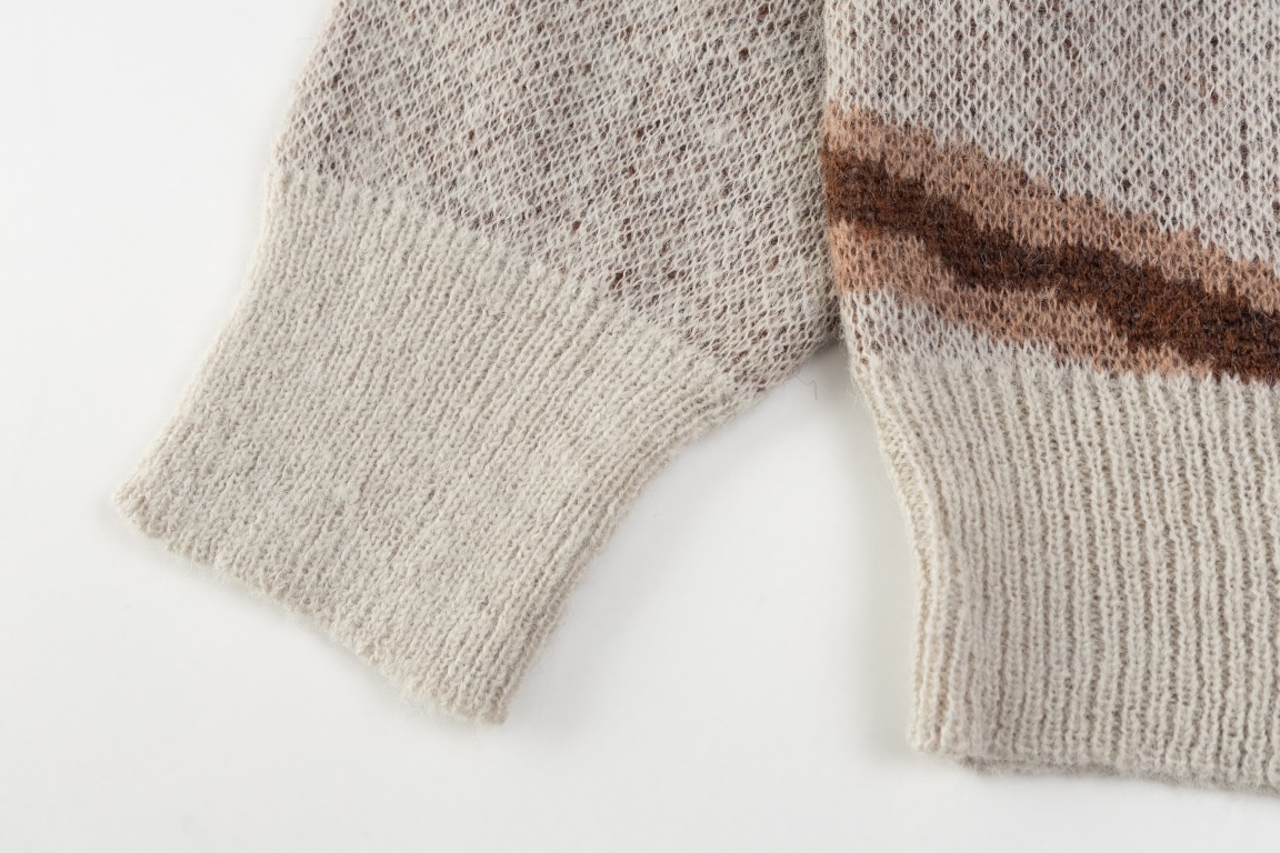 Fashion Styles with Custom Wool Fabrics by Zenium: DB Handbags and Acne Studios Sweater - 图片 8