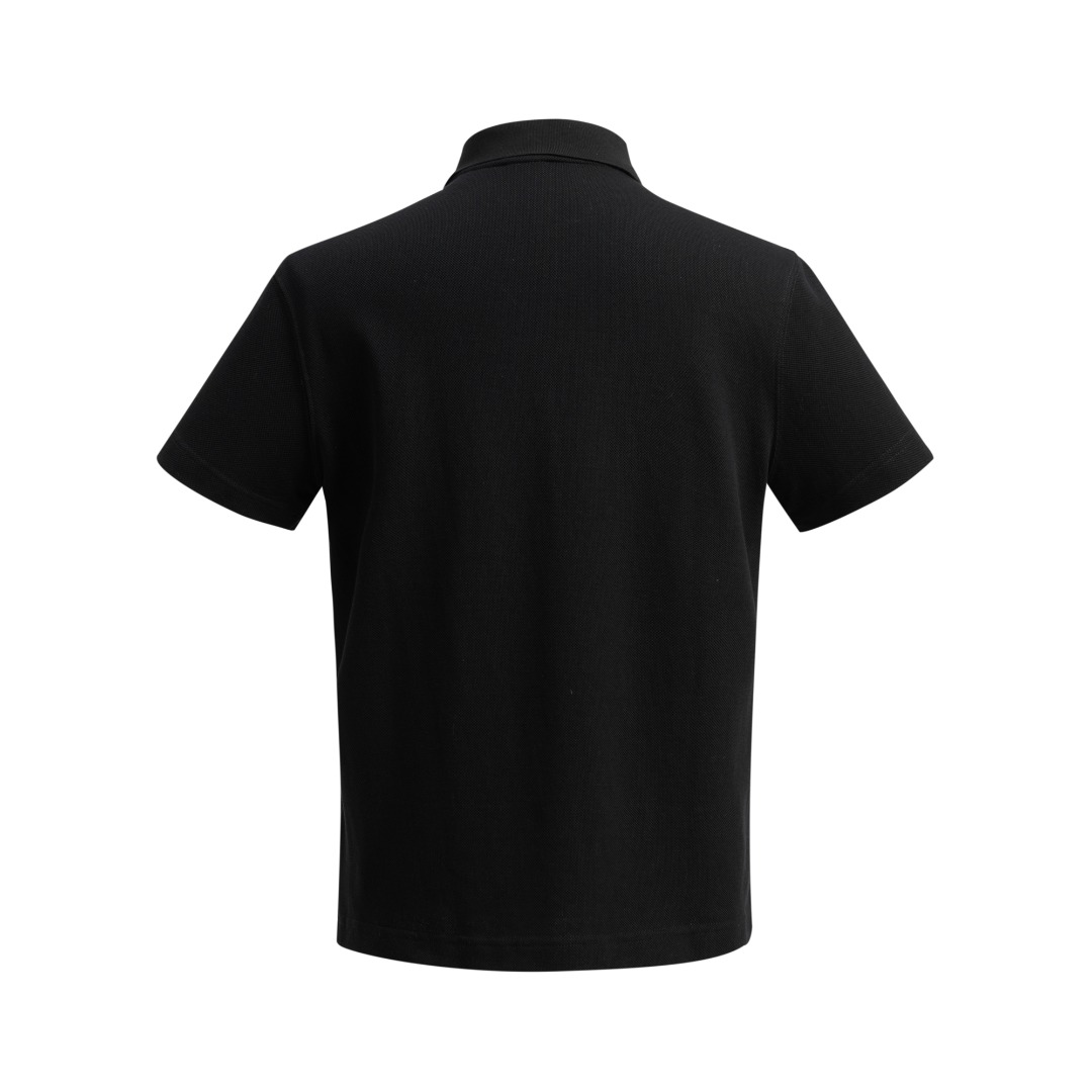 。BURBERRY棉质刺绣POLO衫
面料选择
选用珠地网眼布棉质面料打造，采用双罗纹针织工艺，形成凹凸