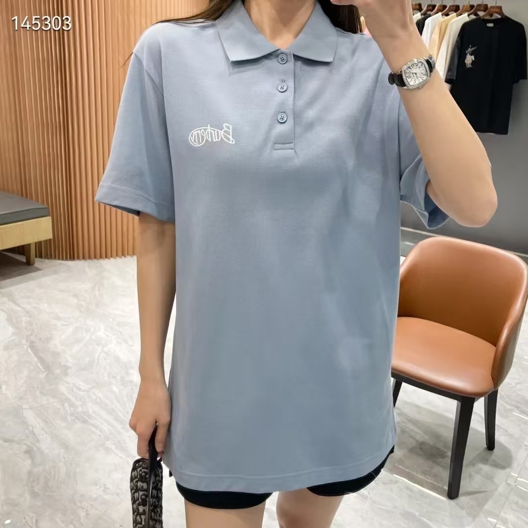 。BURBERRY棉质刺绣POLO衫
面料选择
选用珠地网眼布棉质面料打造，采用双罗纹针织工艺，形成凹凸