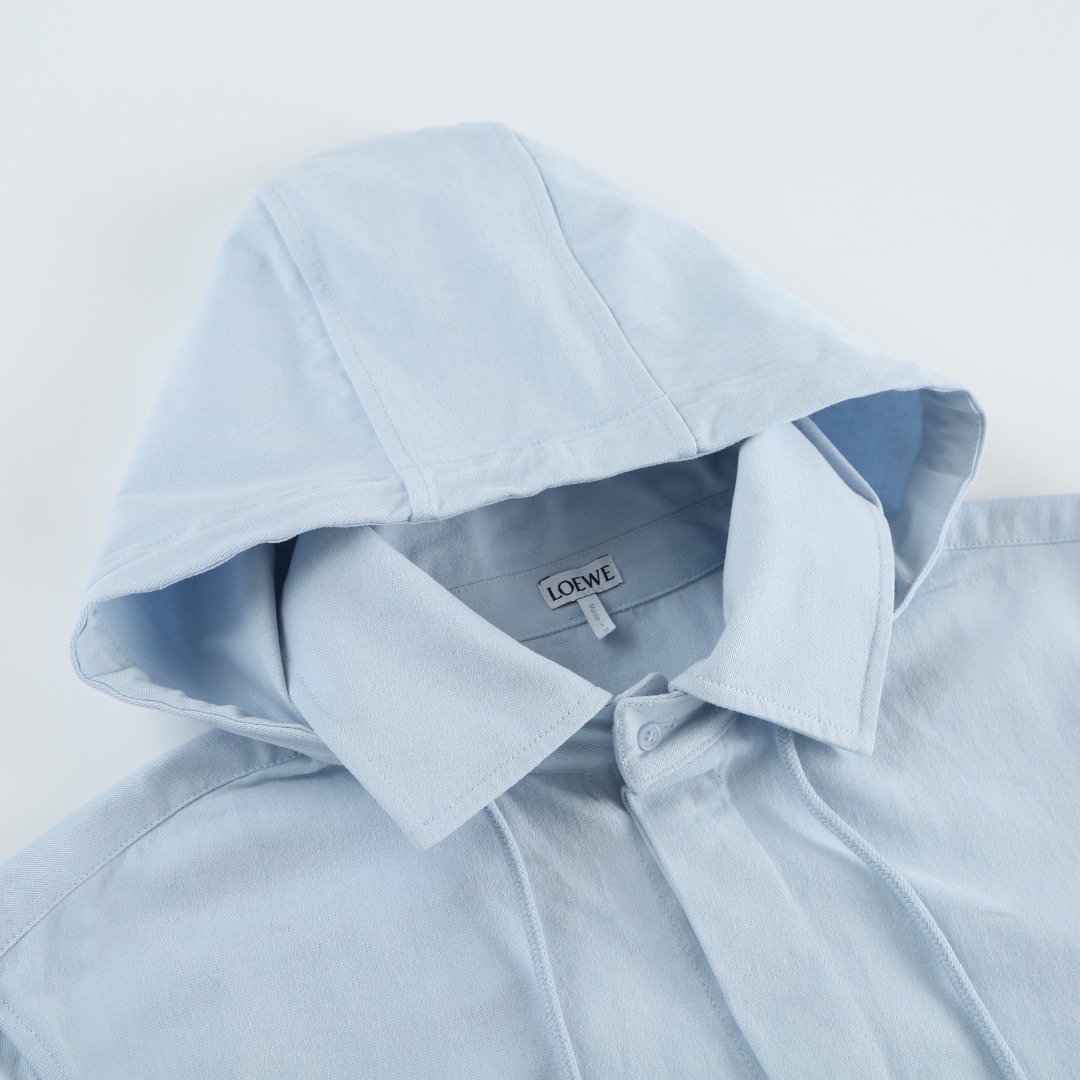 。罗意威棉质连帽外套衬衫面料选择：选用百分百棉纤维打造而成的280-400TC高支斜纹棉（经纱100支，