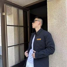 。BOTTAGE VENETA 口袋标识贴饰棉服面料选择:选用79%棉和21%锦纶混纺而成,高棉含量保证 。BOTTAGE VENETA 口袋标识贴饰棉服面料选择:选用79%棉和21%锦纶混纺而成,高棉含量保证