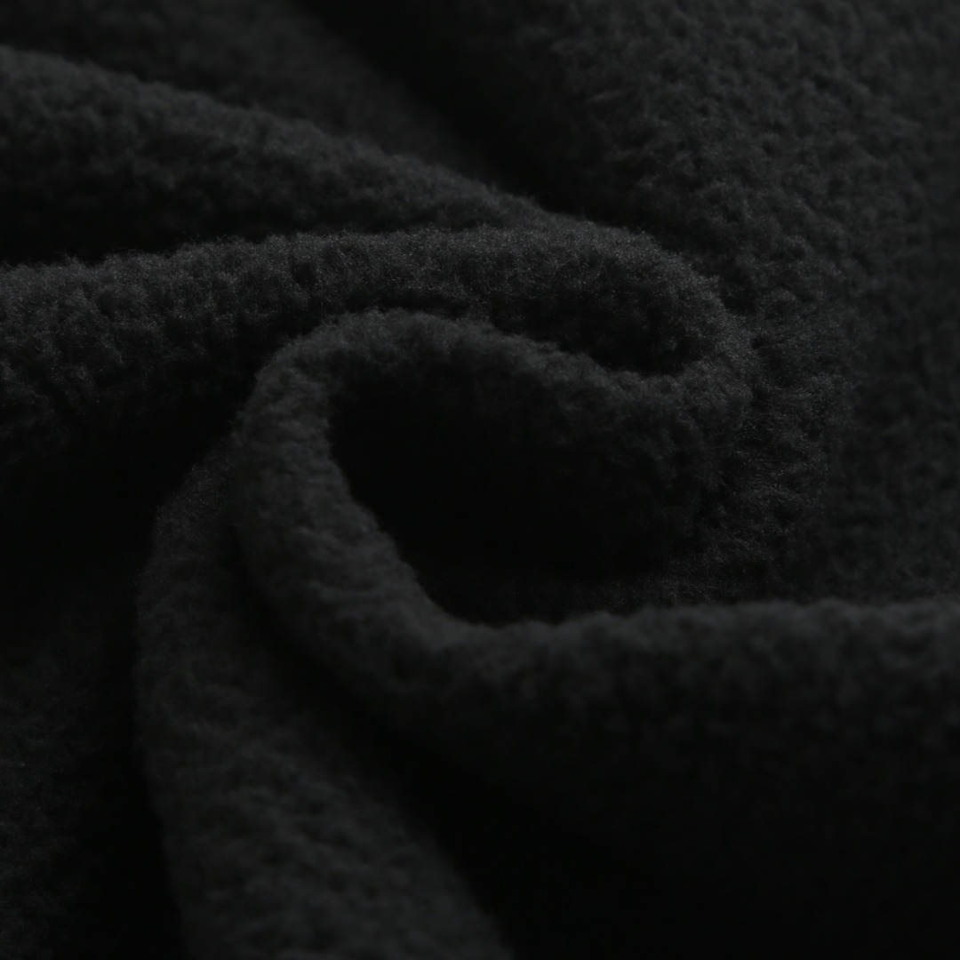 。支持年后退换！巴黎世家3B印花加绒长裤面料细节：轻盈与保暖的科技平衡外层：100%科技锦纶轻盈哑光面料