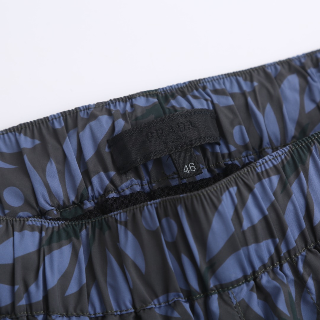 Prada 辅料： 定制三角标