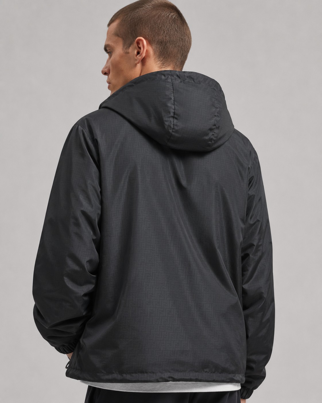 NO:935801,.FEND double-sided windproof jacket. The fabric selection product uses black high-tech fabric made of polyester and nylon. Through advanced textile technology, it is light but tough. After special treatment, it has the functions of waterproof and windproof, and at the same time has good breathability, anti-wrinkle and not easy to deform. It is easy to clean and take care of. Craftsmanship and details Product through Reversible  design maximizes the utilization of clothes and provides wearing styles for different occasions. The hood design provides additional windproof properties, and is equipped with round tendon drawstrings and elastic buckles to adjust the tightness according to needs. The brand's iconic FENDI is decorated on the front chest  Eyes embroidery enhances brand recognition and fashion sense. Double-ended zipper closure makes it easy to put on and take off from both sides. Flat ribs close the cuffs to enhance wind resistance and warmth, while allowing the cuffs to better fit the wrist and improve wearing comfort. The hem is equipped with round ribs and elastic buckles for adjustment.  Tightness. The other side has a double F dark pattern printed all over, which is low-key and fashionable. Both sides are equipped with side pockets, zipper opening and closing, the bag mouth is hemmed with 1.5*12 cm, and the edges are reinforced with stitching to make it stronger while hiding the zipper puller, improving the aesthetics.  One-to-one customized zipper pullers for accessories One-to-one customized hood and hem elastic buckles One-to-one customized pocket zipper pullers SIZES M L XL,,fendi,versace,jackets & coats,hats,19860909.FEND双面穿防风夹克衫 面料选择产品选用涤纶和锦纶制成的黑色高科技布料,通过先进的纺织技术,使其轻盈但坚韧,经过特殊处理之后使其具备防水、防风的功能,同时又有良好的透气性,抗皱不易变形,易于清洗和打理 工艺与细节 产品通过Reversible design将衣服的利用最大化,提供不同场合的穿着风格.兜帽设计提供额外的防风属性,配以圆牛筋抽绳和松紧扣根据需求调节松紧度.正面胸口处饰以品牌标志性的FENDI Eyes刺绣,提升了品牌辨识度和时尚感.双头拉链开合,方便两面穿脱.扁牛筋收袖口,增强防风性和保暖效果,同时让袖口更好的贴合手腕,提升穿着舒适度.下摆配以圆牛筋和松紧扣调节松紧度.另一面拥有双F暗纹满印,既低调又不失时尚感.两面都设有侧插口袋,拉链开合,袋口做了1.5*12公分的包边,边缘处均加固了缝线,使其更牢固的同时又能隐藏拉链头,提升美感.  辅料一比一定制拉链头 一比一定制兜帽、下摆松紧扣 一比一定制口袋拉链头 SIZES M L XL,,fendi,versace,jackets & coats,hats,,Men's clothing