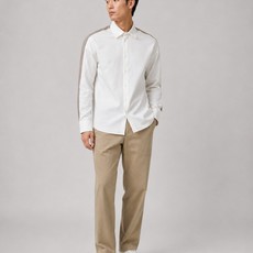 LOEWE棉质和针织拼接衬衫 面料1选择: 前片选用高支棉纱通过经密高,纬密低的织造工艺制成轻薄且具有极佳透气性的面料。 LOEWE棉质和针织拼接衬衫 面料1选择: 前片选用高支棉纱通过经密高,纬密低的织造工艺制成轻薄且具有极佳透气性的面料。