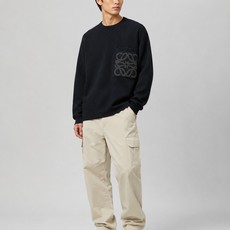 LOEWE口袋提花毛衣 面料选择: 选用49%粘纤43%棉和少量锦纶和氨纶织成。粘纤和棉主导亲肤、顺滑与垂坠感,贴身穿着 LOEWE口袋提花毛衣 面料选择: 选用49%粘纤43%棉和少量锦纶和氨纶织成。粘纤和棉主导亲肤、顺滑与垂坠感,贴身穿着