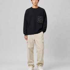 LOEWE口袋提花毛衣 面料选择: 选用49%粘纤43%棉和少量锦纶和氨纶织成。粘纤和棉主导亲肤、顺滑与垂坠感,贴身穿着 LOEWE口袋提花毛衣 面料选择: 选用49%粘纤43%棉和少量锦纶和氨纶织成。粘纤和棉主导亲肤、顺滑与垂坠感,贴身穿着
